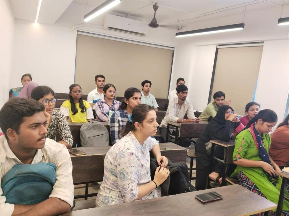 Why is Gyan Mudra Group considered the Best Railway Exam Coaching in Indraprastha?
